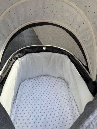Carro bebé gris con parasol