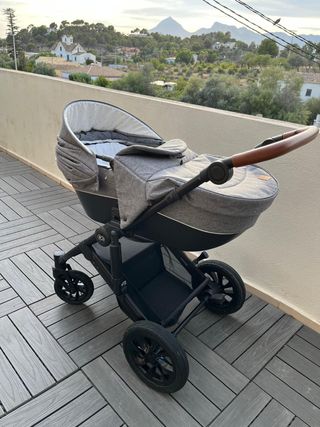 Carro bebé gris con parasol