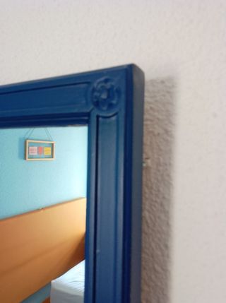 Cómoda azul con espejo