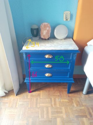 Cómoda azul con espejo