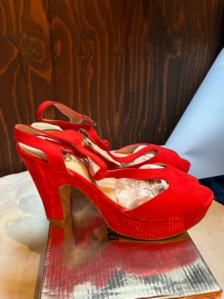 Zapatos rojos tacón alto