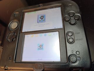 Nintendo 2DS blu con protezione in silicone nera 