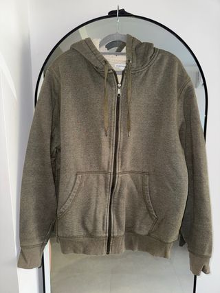 Chaqueta con forro interno y capucha
