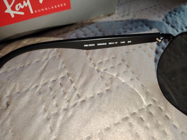 Ray-Ban Aviator nero.
Qualcosa di negoziabile.