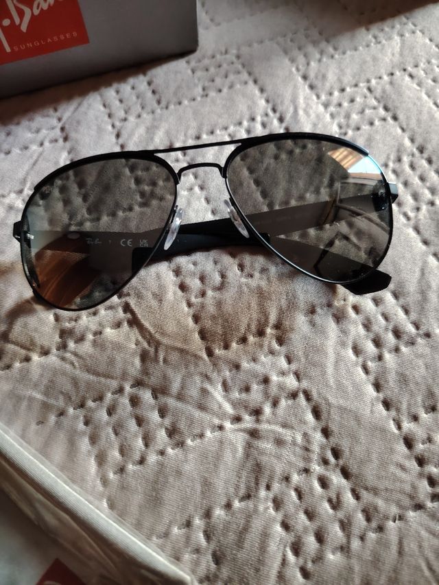 Ray-Ban Aviator nero.
Qualcosa di negoziabile.