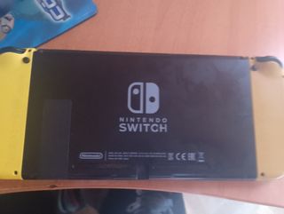 Nintendo Switch Amarilla - Eevee