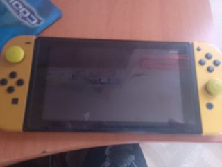 Nintendo Switch Amarilla - Eevee