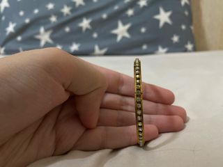 Pulsera dorada con disrño cristalino