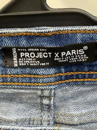 Jeans Project X Paris con parches.