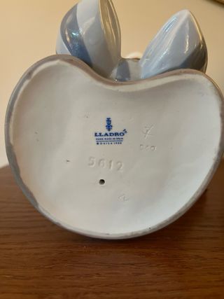 Figura Capodimonte: Mujer con uvas