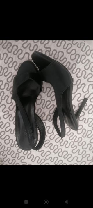 Zapatos negros de tacón