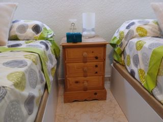 5 mesitas de noche de madera
