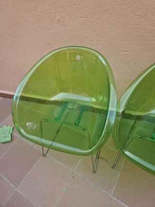 2 Sillas acrílicas verdes
