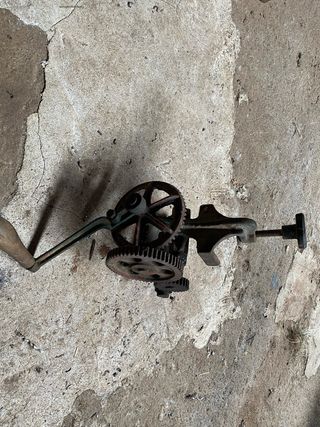Esmeril manual antiguo