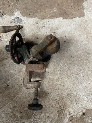 Esmeril manual antiguo