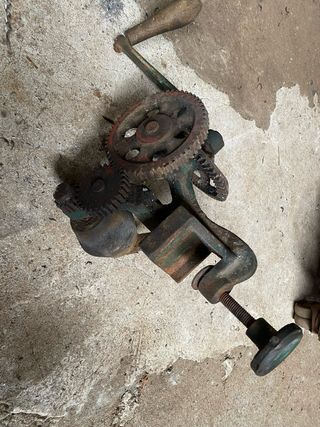 Esmeril manual antiguo