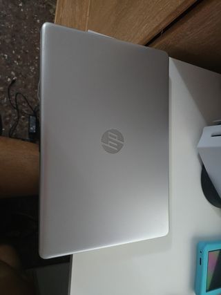 HP Notebook 15-bs511ns Plata