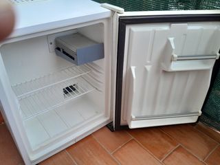 Nevera pequeña blanca