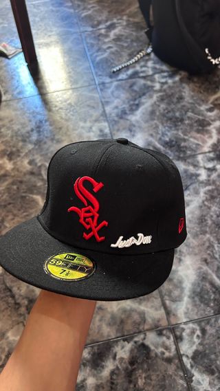 Gorra New Era negra y roja