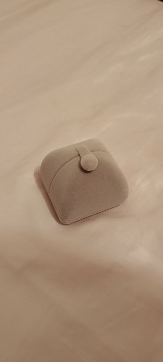 Caja anillo terciopelo - Gris