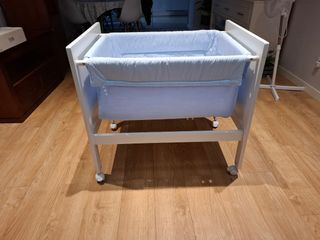 Minicuna bebé con ruedas 