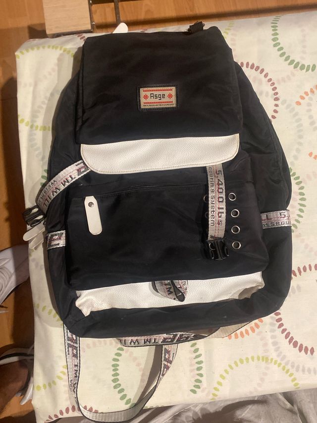 Mochila Asge negra y blanca