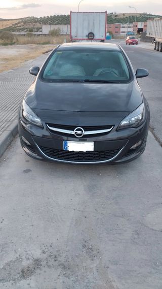 Opel Astra CDTI 1.6 110cv. Año 2015.
