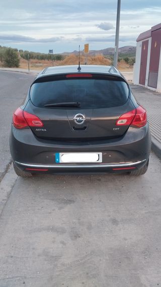 Opel Astra CDTI 1.6 110cv. Año 2015.