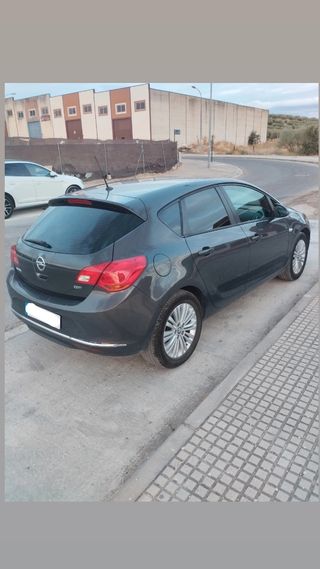 Opel Astra CDTI 1.6 110cv. Año 2015.