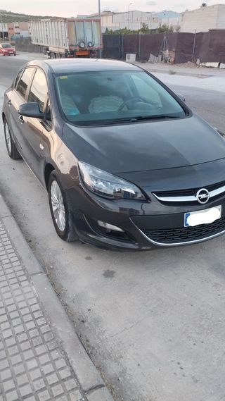 Opel Astra CDTI 1.6 110cv. Año 2015.