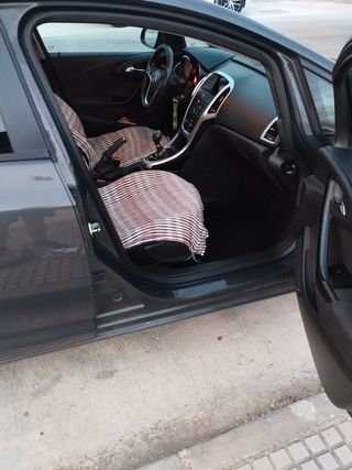 Opel Astra CDTI 1.6 110cv. Año 2015.