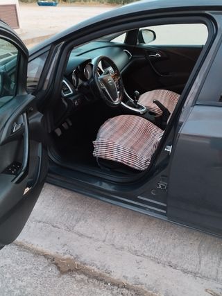 Opel Astra CDTI 1.6 110cv. Año 2015.