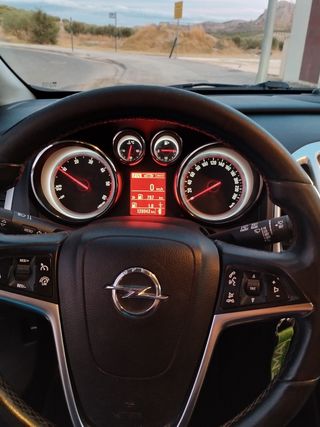 Opel Astra CDTI 1.6 110cv. Año 2015.