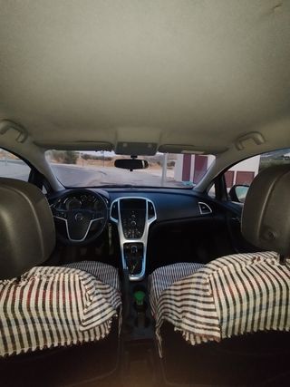 Opel Astra CDTI 1.6 110cv. Año 2015.