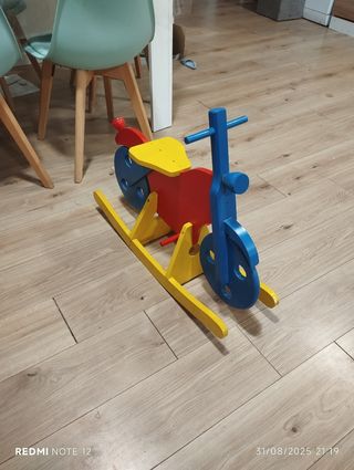 Moto balancín madera infantil