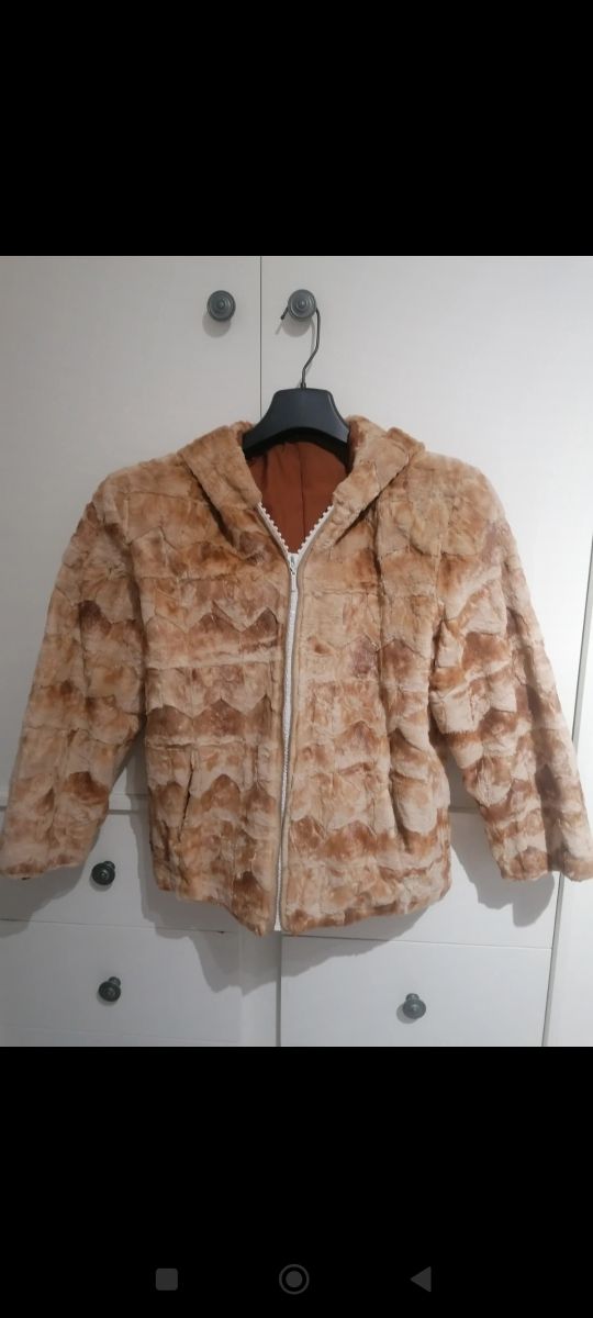 Chaqueta de piel sintética marrón