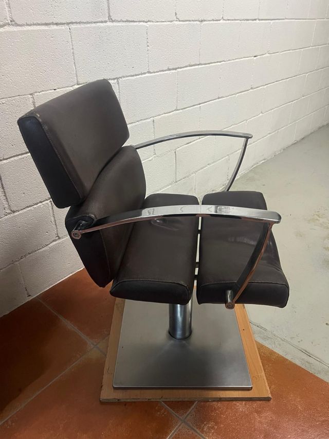 Asiento de peluquería color burdeos