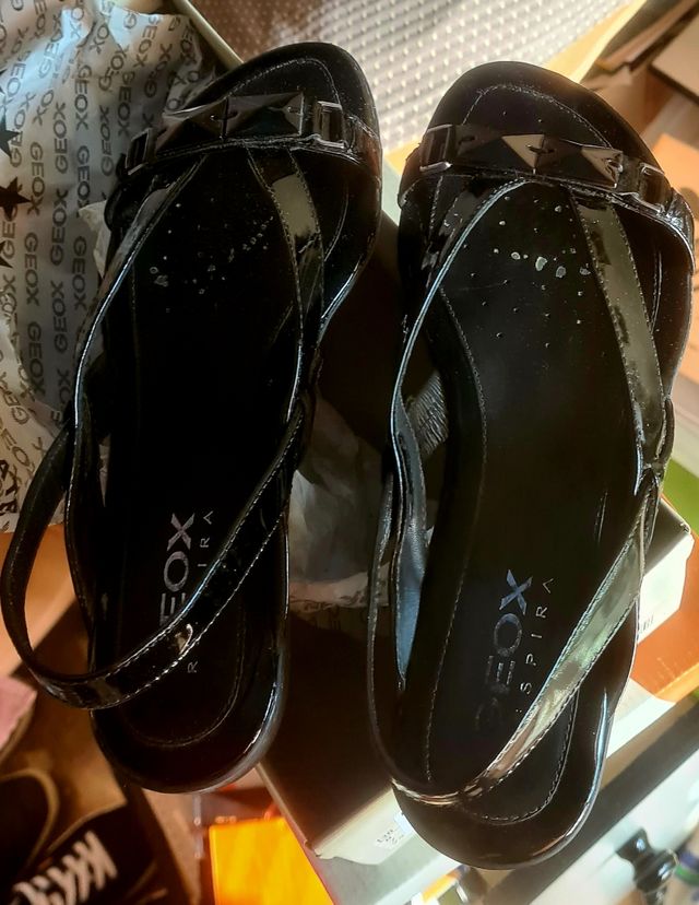 Sandalias Geox negras piel y charol, talla 38