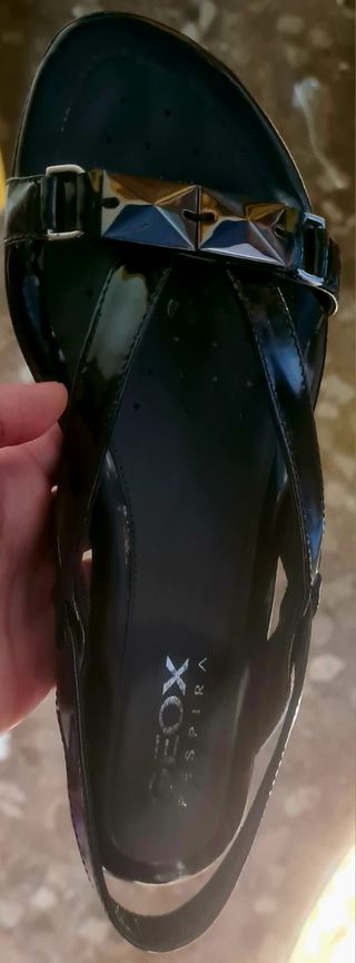 Sandalias Geox negras piel y charol, talla 38