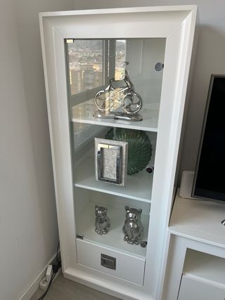 Mueble TV blanco + vitrina