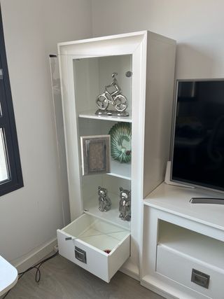 Mueble TV blanco + vitrina