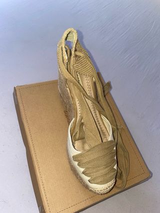 Cuñas beige y marrón