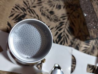 Cafetera italiana amarilla