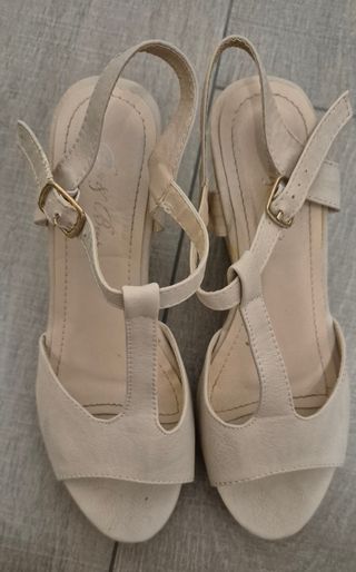 Sandalias plataforma beige