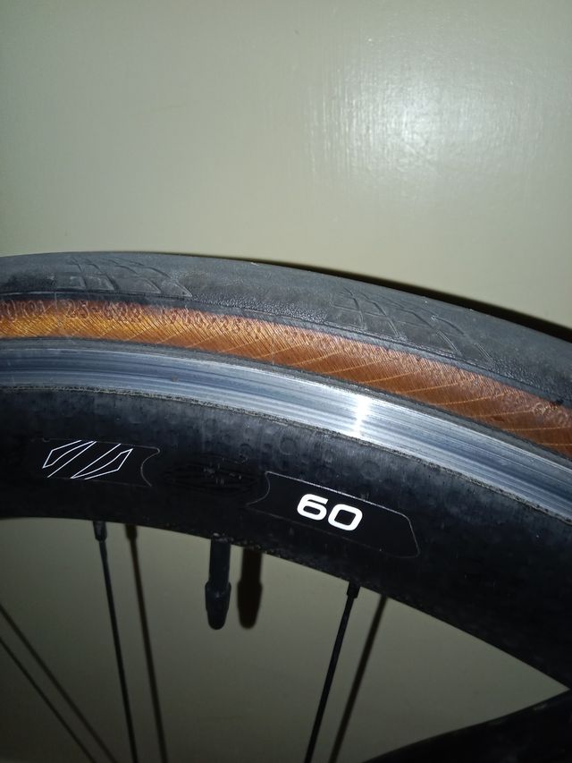 Ruedas Zipp 60 carbono son originales 
