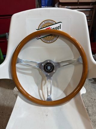 Volante deportivo de madera