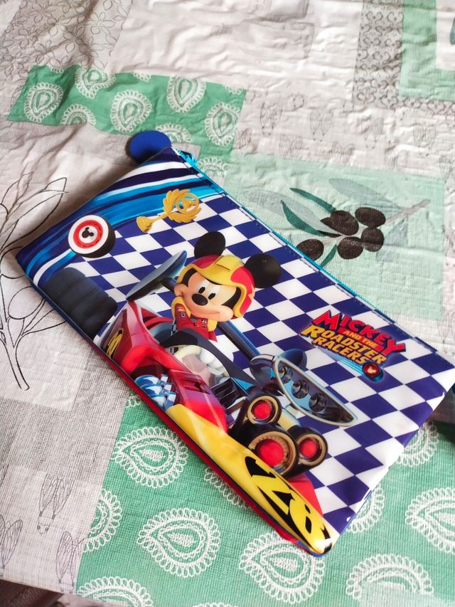 Estuche Mickey Mouse Roadster Racers