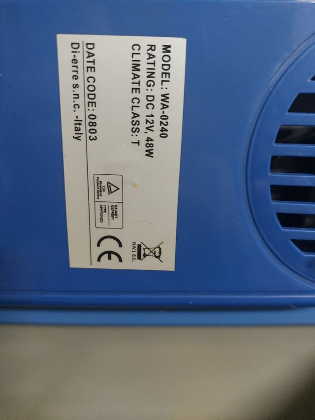 Dos Neveras  una  de ellas para acampar