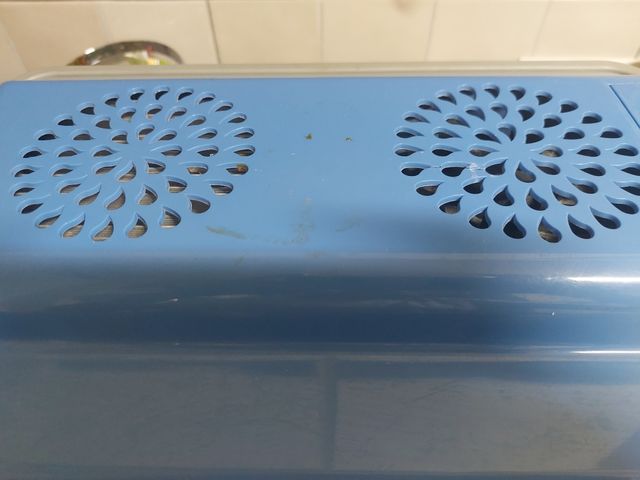 Dos Neveras  una  de ellas para acampar