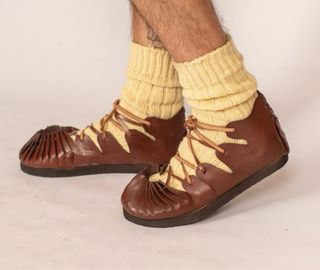 Sandalias romanas cuero marrón 42.

Carbatinas